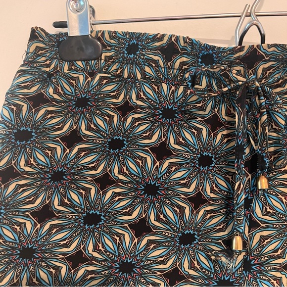 Graphic patterned silky short shorts with tie waist LIKE NEW CONIDITON - Picture 3 of 5